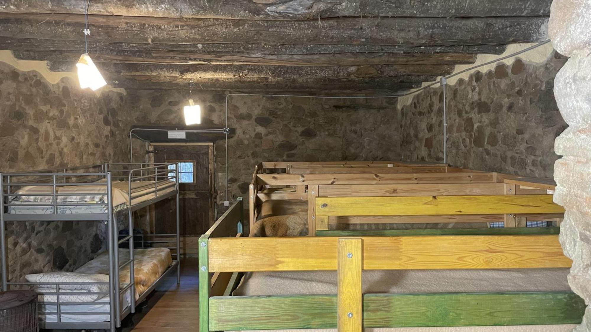 Albergue Del Oso Tierraluz アルブシエス エクステリア 写真