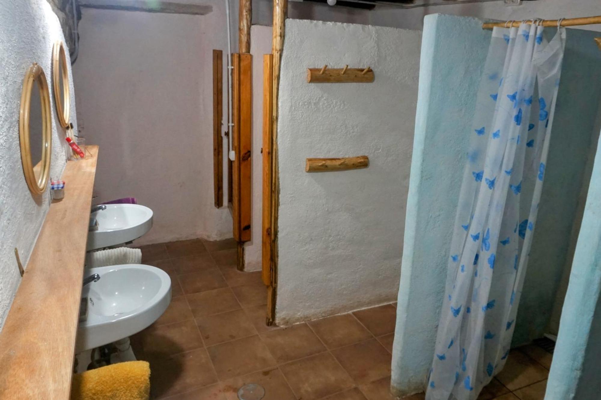 Albergue Del Oso Tierraluz アルブシエス エクステリア 写真