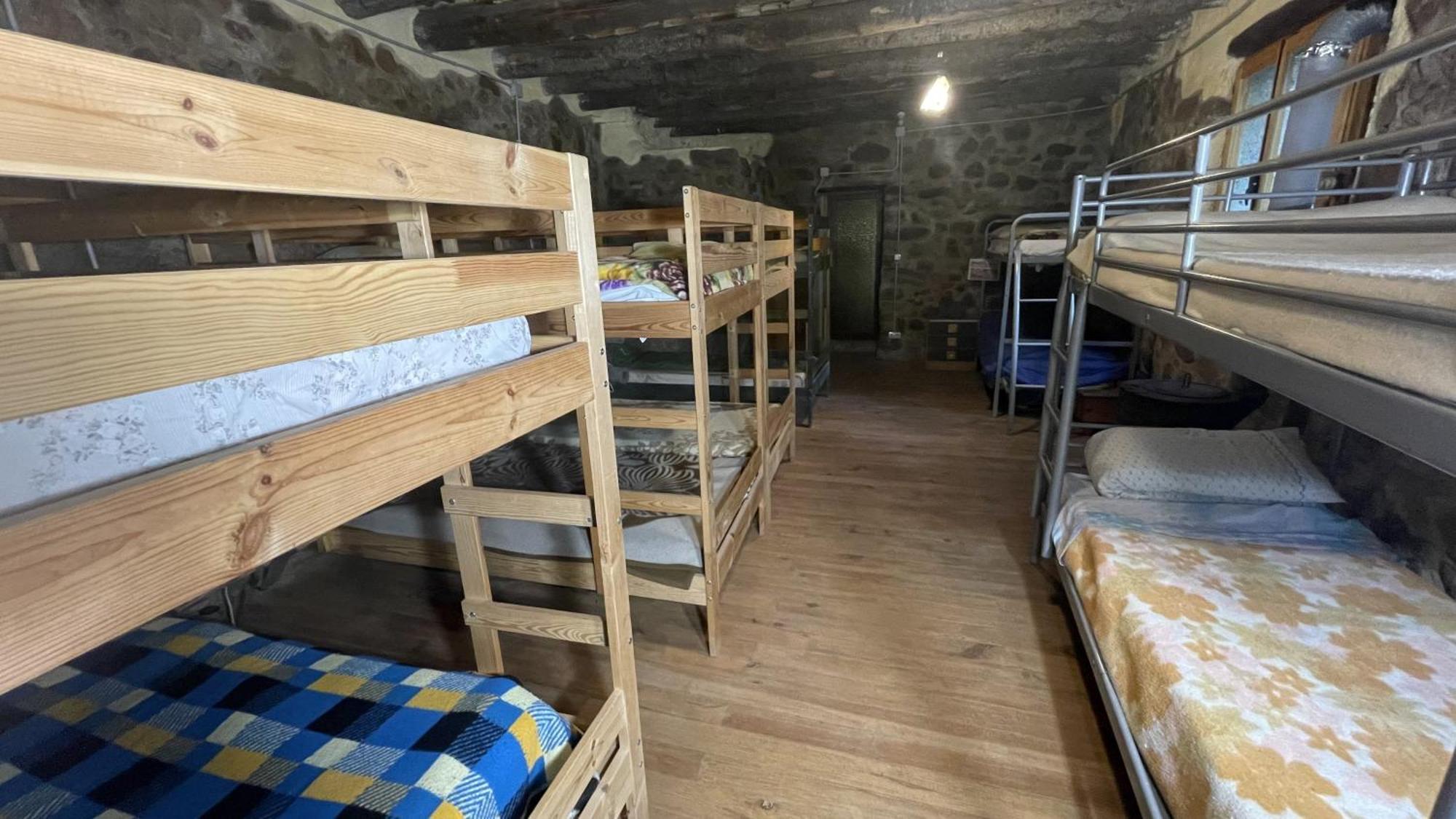 Albergue Del Oso Tierraluz アルブシエス エクステリア 写真